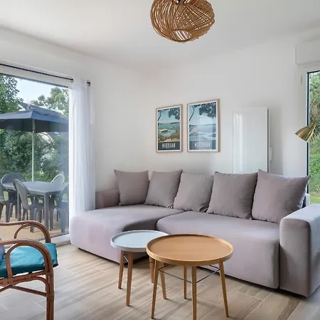 Holiday home Presqu'ile De Rhuys, Belle Maison Pour 10 (adults Only) Sarzeau